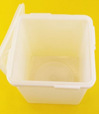 Куботейнер с крышкой б/у 23 л